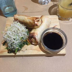 veggie rolls with Yakatori sauce at Vegetalia - Born in Barcelona