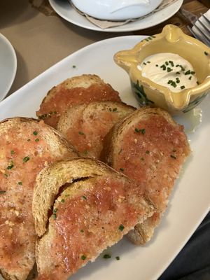 Pan con tomate y crema de tofu  at Vegetalia - Born in Barcelona