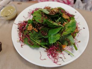 Salad with tempeh at Vegetalia - Born in Barcelona