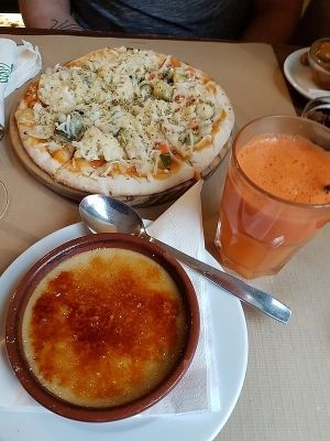 pizza and Catalan creme and fresh juice at Vegetalia - Born in Barcelona