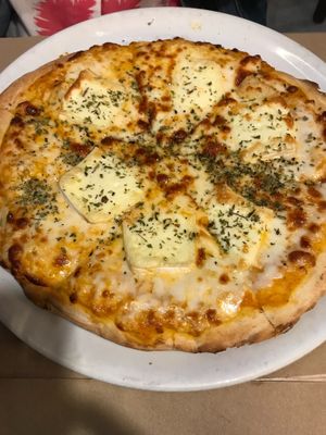 Pizza 4 quesos at Vegetalia - Born in Barcelona