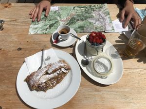 Strudel e yogurt di soia con frutti di bosco at Rifugio Vajolet in Vigo Di Fassa
