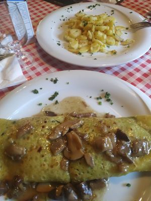 Crepes con funghi e verdura at Rifugio Vajolet in Vigo Di Fassa