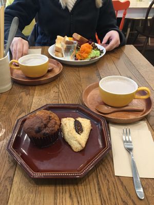 Muffin, Scone and Hot Chocolate at Apprivoiser Whole Food Cafe in Kyoto