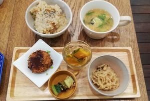 Japanese breakfast at Apprivoiser Whole Food Cafe in Kyoto