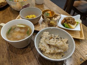Japanese breakfast at Apprivoiser Whole Food Cafe in Kyoto