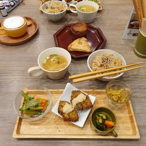 Japanese styled Breakfast + Muffin & Cake at Apprivoiser Whole Food Cafe in Kyoto