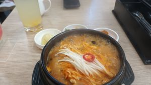 Very nice, thanks fren to bring me here. at The Boneless Kitchen - 无骨厨房 in Central Singapore