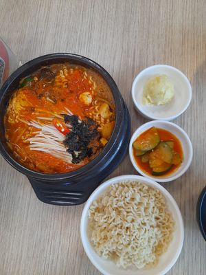 Soondubu jjigae with free side dishes at The Boneless Kitchen - 无骨厨房 in Central Singapore