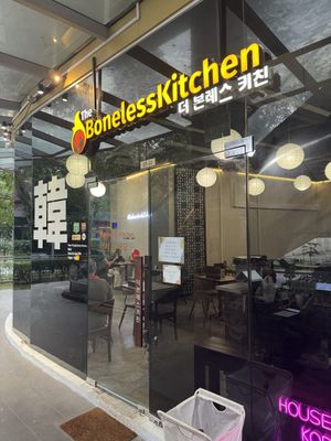 Outsidee  at The Boneless Kitchen - 无骨厨房 in Central Singapore