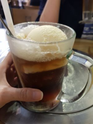 My favourite rootbeer float at The Boneless Kitchen - 无骨厨房 in Central Singapore