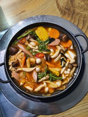 Ready to done in ~ Kimchi hotpot at The Boneless Kitchen - 无骨厨房 in Central Singapore