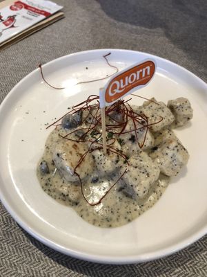 Quorn set: meat cubes 7/10 at elemen 元素 - Millenia Walk in Central Singapore