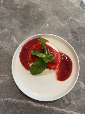 Strawberry panna cotta #Veganuary at elemen 元素 - Millenia Walk in Central Singapore