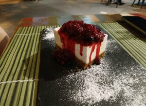 Cheesecake ai frutti di bosco at Cavoli Nostri in Naples