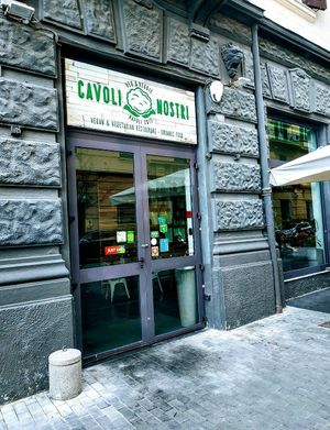 Ingresso del locale at Cavoli Nostri in Naples