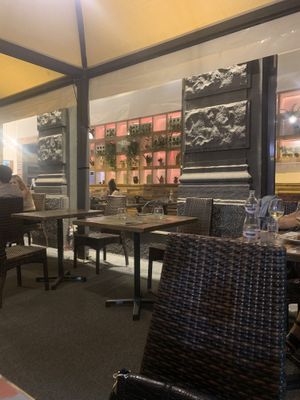 sitting area at Cavoli Nostri in Naples