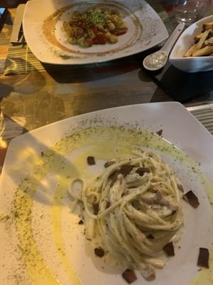 spaghetti and gnocchi  at Cavoli Nostri in Naples