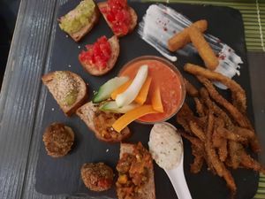 Mixed vegan starter platter at Cavoli Nostri in Naples