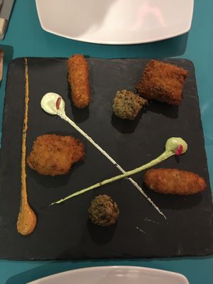 Fried appetiser selection  at Cavoli Nostri in Naples