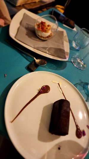Vegan cheesecake and tiramisu at Cavoli Nostri in Naples