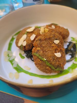 Three blondes from Trieste at Cavoli Nostri in Naples