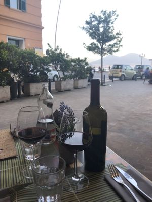 Exterior seating at Cavoli Nostri in Naples