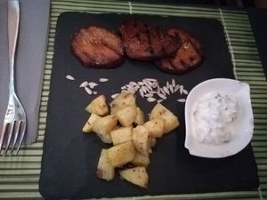 Marinated roasted seitan with potatoes at Cavoli Nostri in Naples