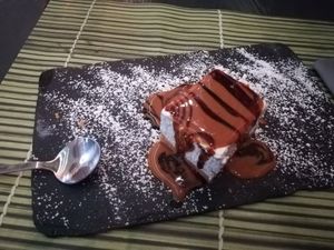 Cheesecake with salty caramel sauce at Cavoli Nostri in Naples