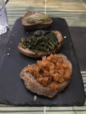 Bruschetta antipasti  at Cavoli Nostri in Naples