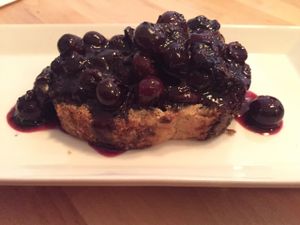 lemon cake with blueberry sauce at Le Soixante 5 in Levis