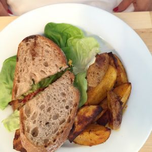 BLT sandwich (brunch) at Le Soixante 5 in Levis