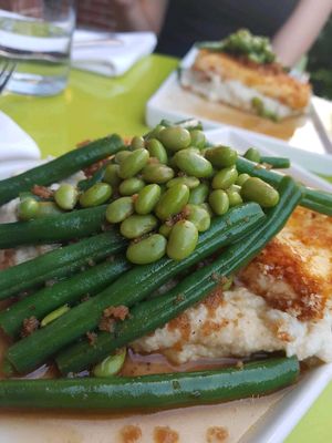 Shnitzel at Le Soixante 5 in Levis