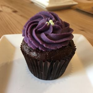 purple yam cupcake with mulberry filling  at Green Bakery in Taipei