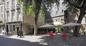 Nice outside seating in city center at La Table des Roy in Nantes