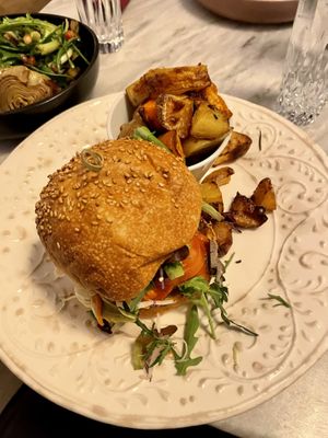 Beyond burger   at Botanica Lab in Bologna