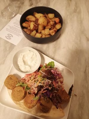Falafel and baked potatoes at Botanica Lab in Bologna