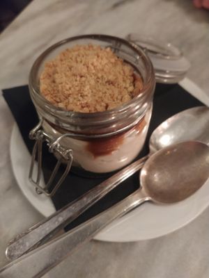 Barattolino. Sweet cream with caramel at Botanica Lab in Bologna