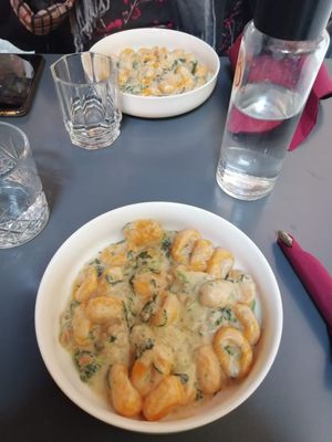 Gnocchi alla zucca con crema di anacardi, cime di rapa, fake meat e burrito con rucola, pomodori, cavolfiore, salse at Botanica Lab in Bologna