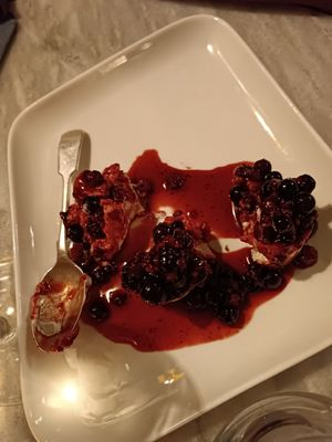 Cheesecake vanilla and fruit at Botanica Lab in Bologna