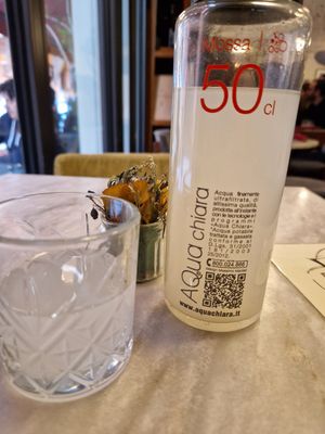 Acqua aromatizzata al limone e zenzero at Botanica Lab in Bologna