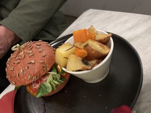 Burger  at Botanica Lab in Bologna