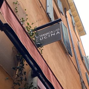 Sign at Botanica Lab in Bologna
