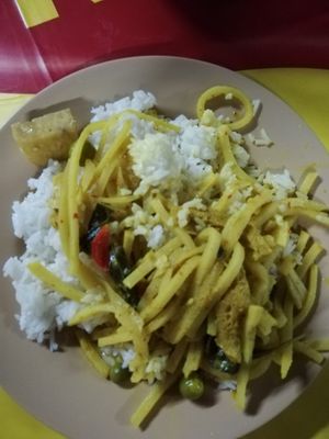 Rice and curry sauce with vegetables at Jay - Maybe closed in Thai Chang