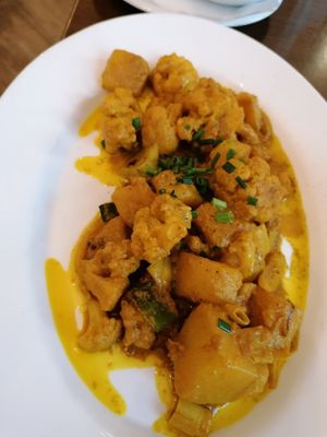Blumenkohlcurry mit Kartoffeln at Henry's in Bietigheim-bissingen