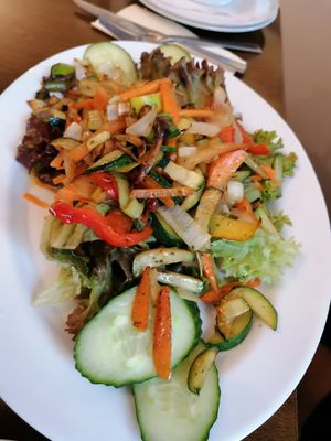 Salatteller vegan at Henry's in Bietigheim-bissingen