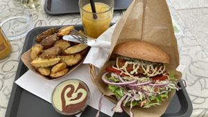 Burger mit Wedges   at Public Bar & Vegan Kitchen in Bled