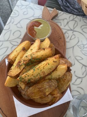 Potato wedges at Public Bar & Vegan Kitchen in Bled