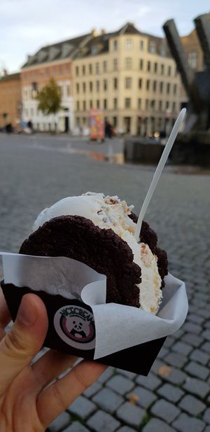 Peanut butter vanilla icecream with brownie cookie at Nicecream - Elmegade in Copenhagen