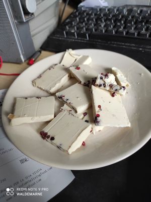 Queso fresco con pimienta rosa. at THELIVINGFOOD in Barcelona